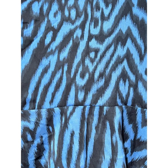 Gigi Parker Flutter Sleeve Wrap Top Blue and Black‎ animal print Size Small - Picture 8 of 8